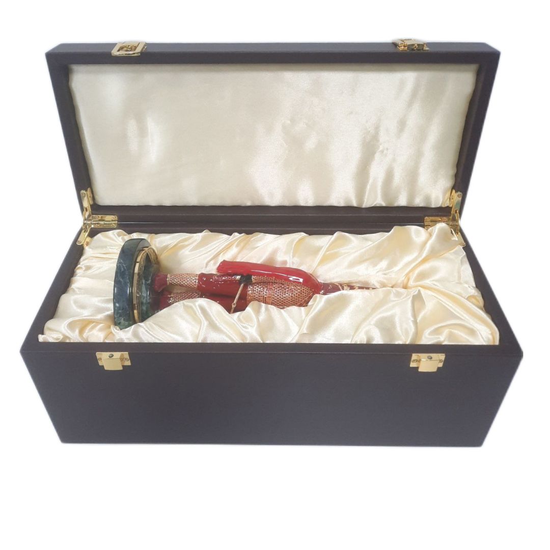 Сувенир настольный Адеми Ай "Алтын адам", металл/позолота/мрамор/эмаль / Государственные символы №6