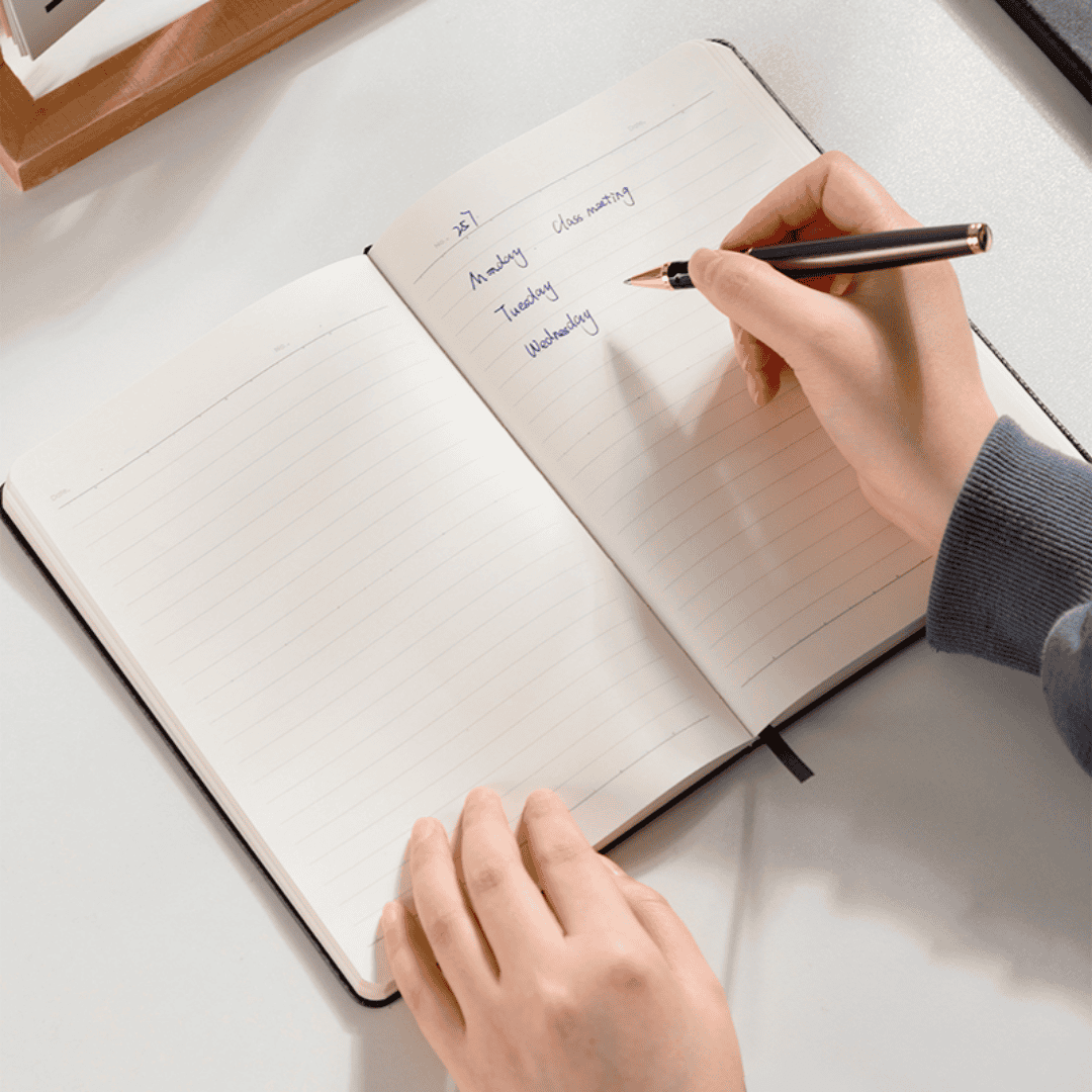 Записная книжка Deli, A5, 96 листов, кожзам, с резинкой, в линейку, черная / Записные книжки №4